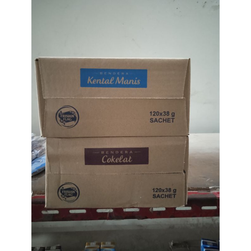 

SUDU BENDERA SACHET /FRISIAN FLAG. PUTIH DAN COKLAT 1 DUS ISI 20 PACK