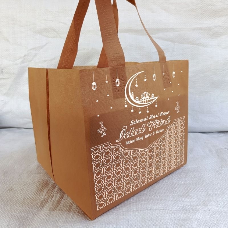 

(12 PCS) HLS BOX DUS 22x22 Edisi Lebaran sablon 1 sisi Tas kain Spunbond