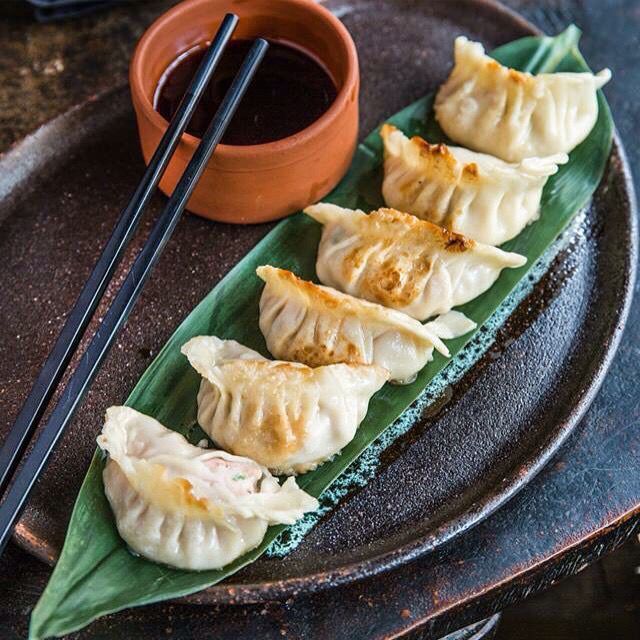 

SHRIMP GYOZA PREMIUM + GYOZA DIPPING SAUCE ISI 10 HALAL FROZEN