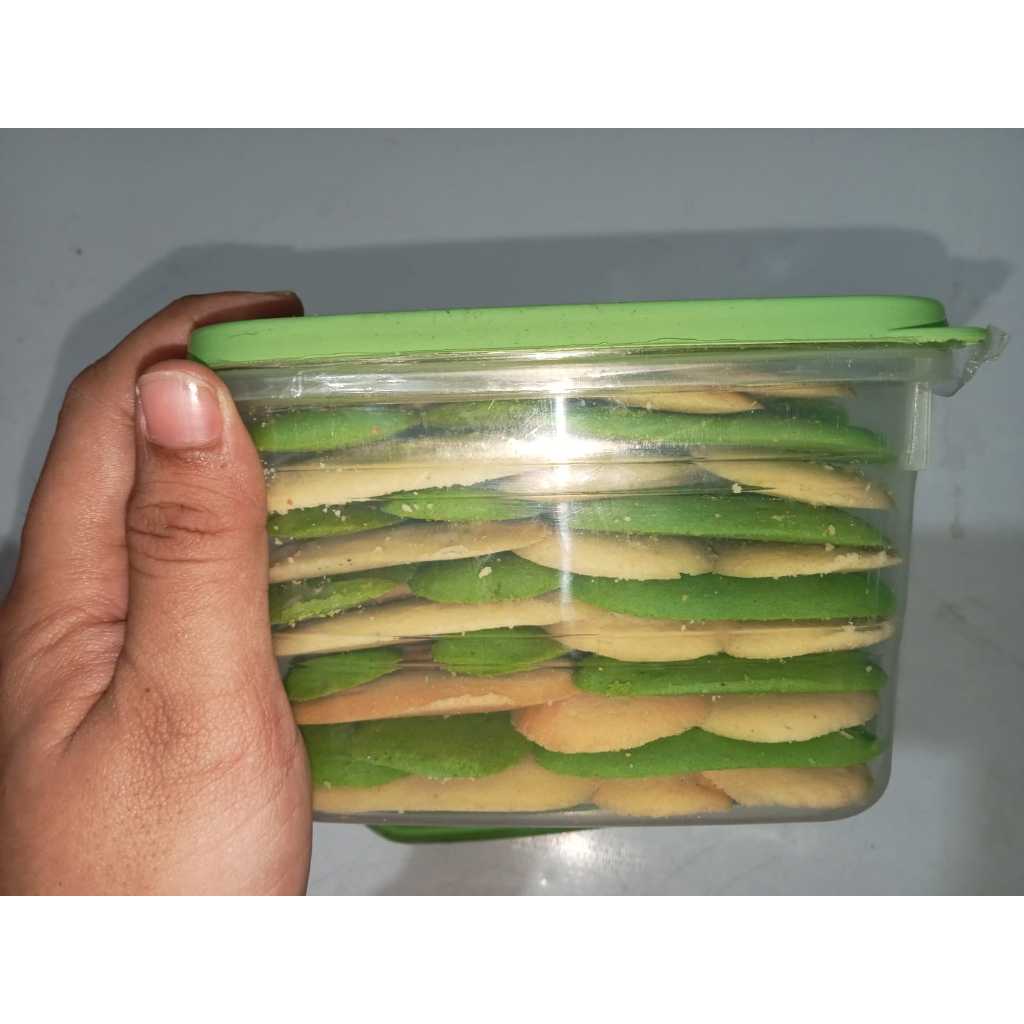 

KUE LIDAH KUCING PANDAN KEMASAN 500 GR