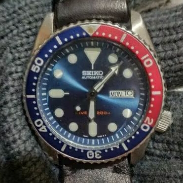 Seiko SKX009 PEPSI Dark Blue Dial Automatic and Manual Winding Diver's 200 M Stop Second Hand Functi