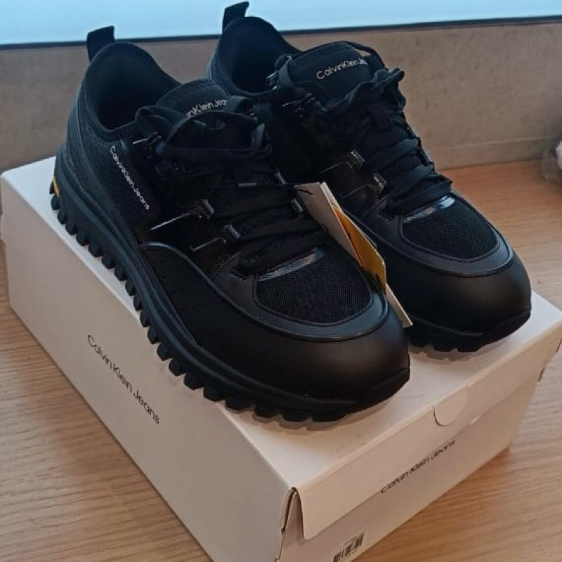 Sepatu sneakers pria CalvinKleinJeans full black original with box- 44