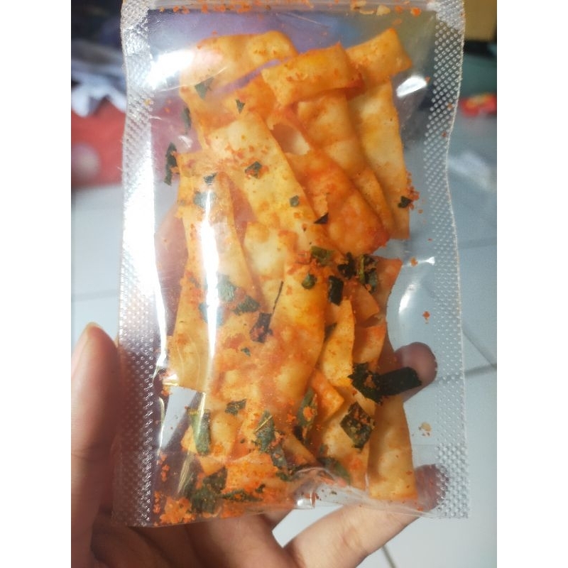 

Pangsit goreng pedas manis wangi daun jeruk