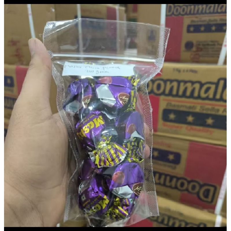 

chocholate rasa peanut import 200 gram
