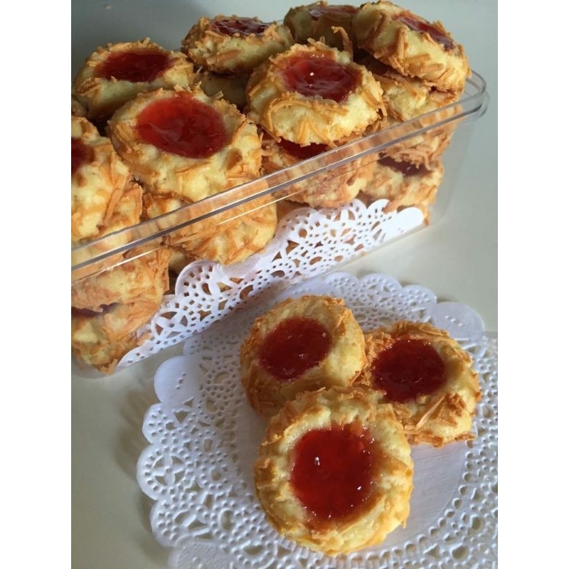 

kue kering stroberi tumbprint keju