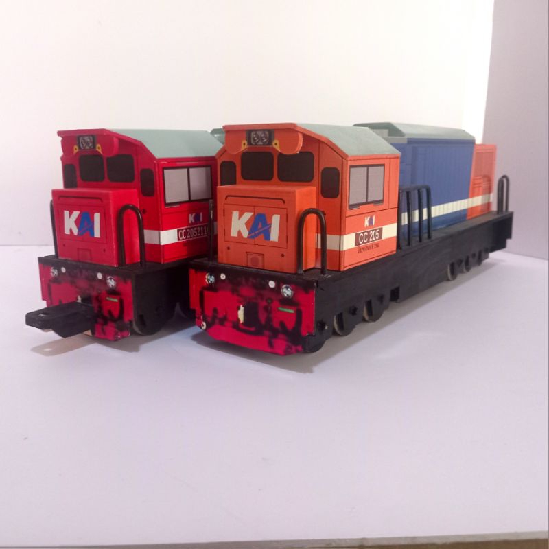 Miniatur Kereta Api CC205 Terbaru