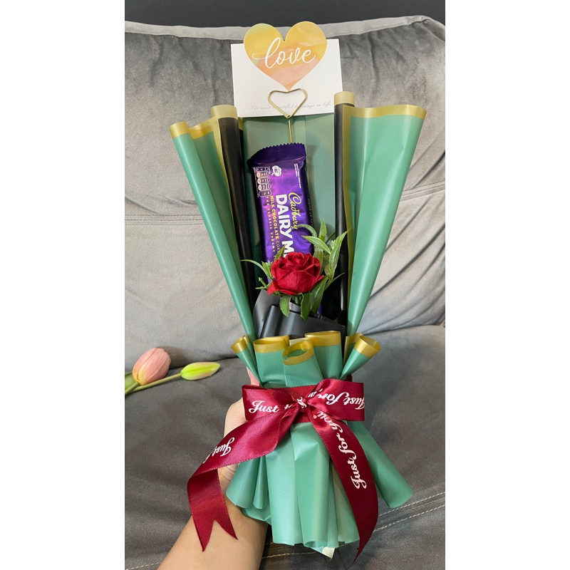 

Buket Valentine Tosca Hitam