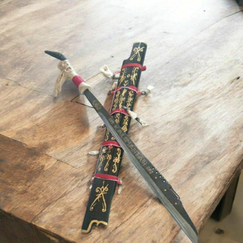 Mandau Etnik Dayak kalimantan