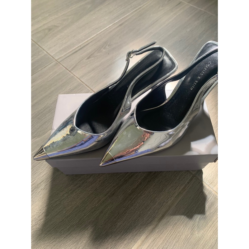 PRELOVED HEELS WANITA CHARLES AND KEITH