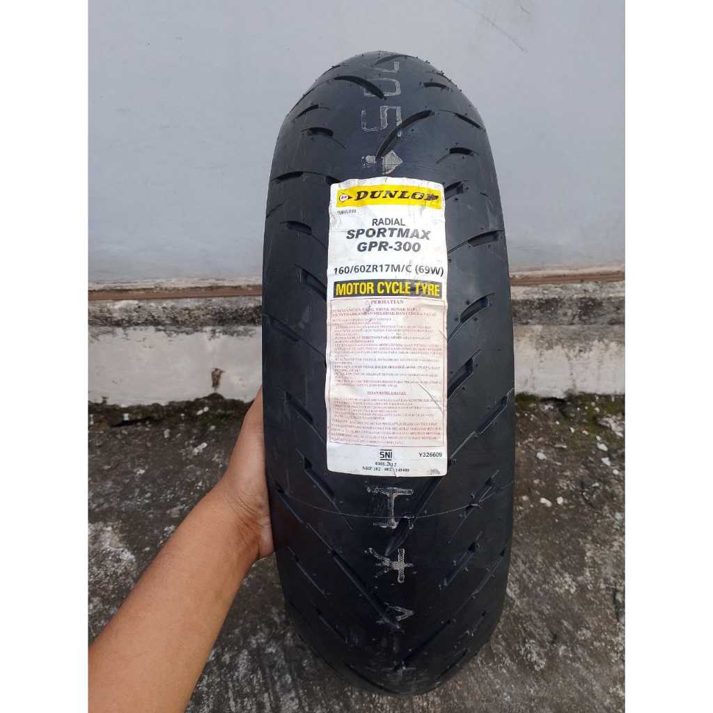 Ban Luar Ring 17 Dunlop Sportmaxx GPR 300 Ukur 160/60 Tubeless