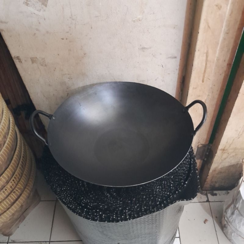 wajan penggorengan besi baja hitam ukuran Diameter 30 cm