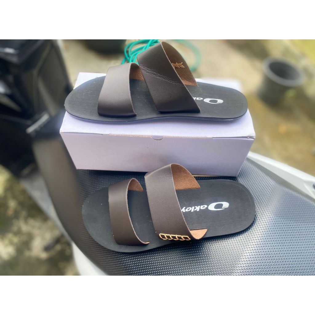 OAKLEY-BAN-2-Sandal Pria Model KEKINIAN-Size:38-42