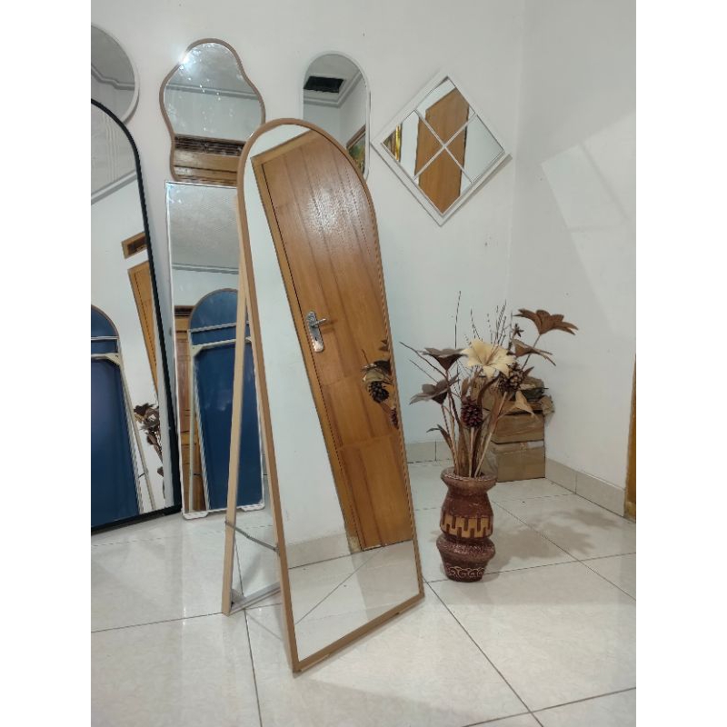 Standing Mirror Oval Sedang