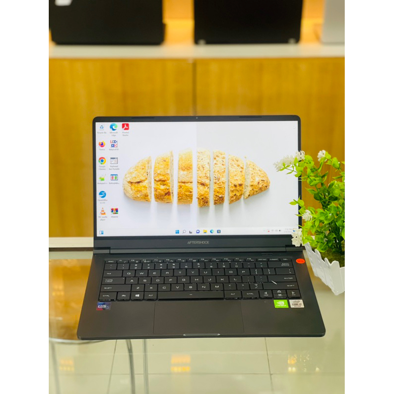 Laptop Aftershock core i7 gen 10 Ram 8gb ssd 256gb