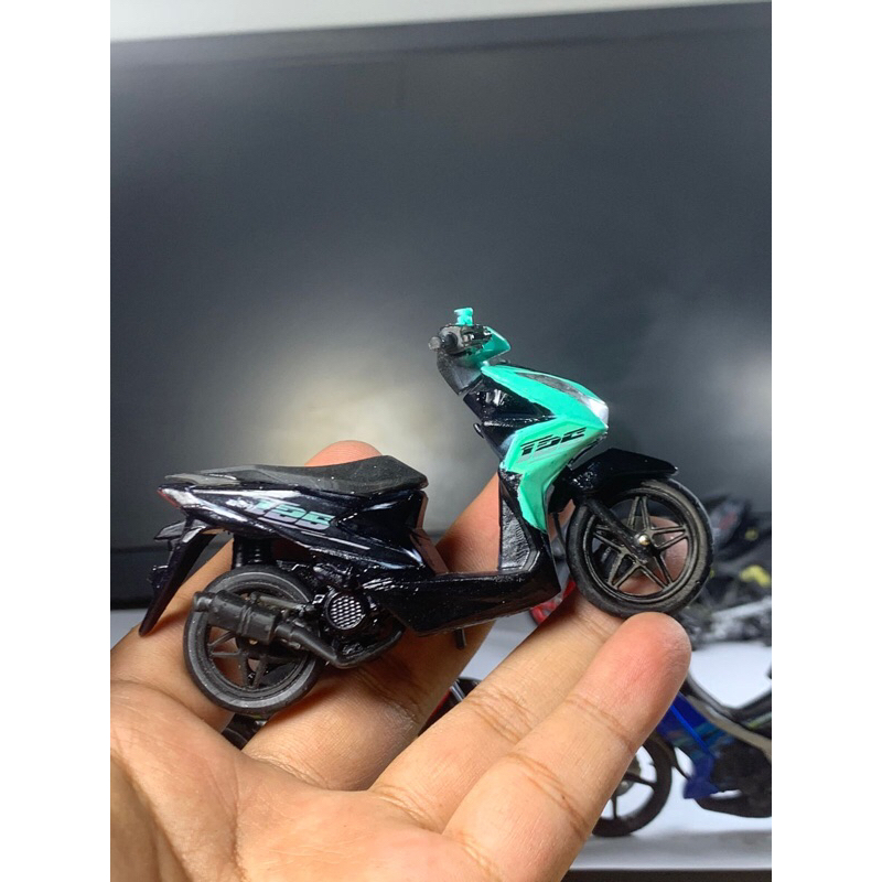 Miniatur motor beat deluxe skala 1:20