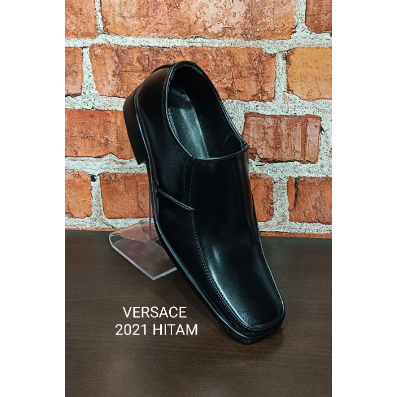 sepatu kantor pria, sepatu kantor cowok, sepatu panthopel, sepatu formal brand VERSACE