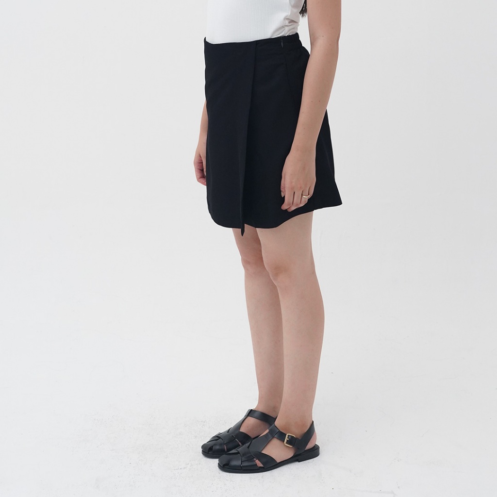 Mississippi Asymmetric Skort Rok Celana Pendek Wanita LIN000489M Hitam