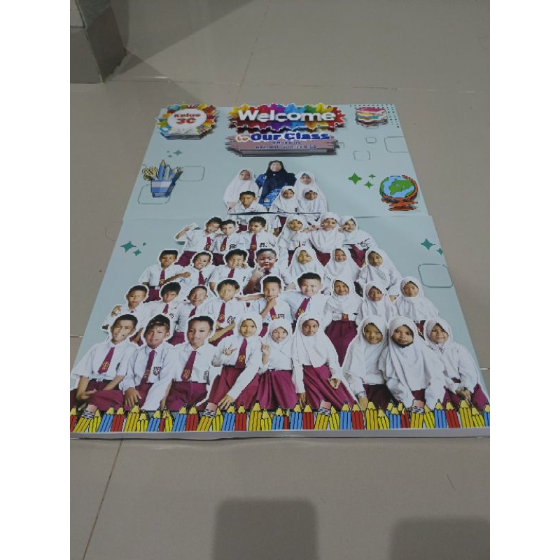 

Poster welcome to our class design 3D