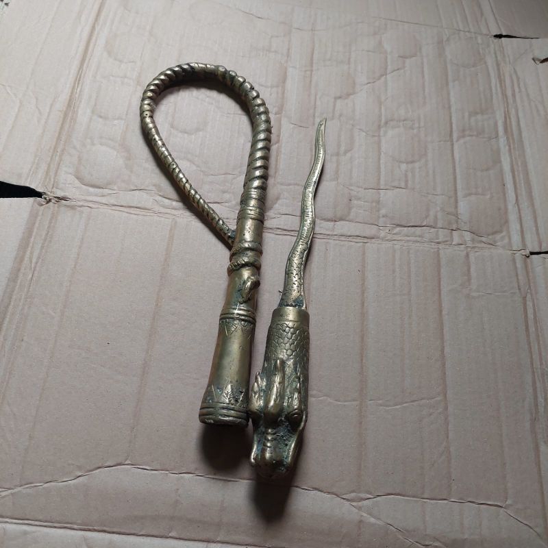 cemeti naga kuningan