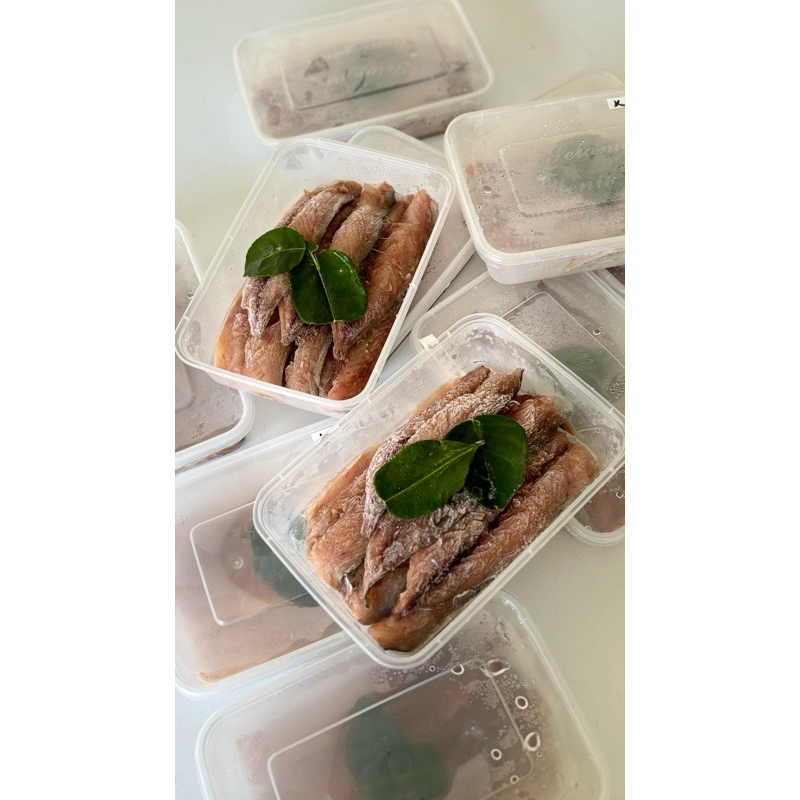 

fillet kembung 180gr (di fillet dari 500gr kembung utuh)