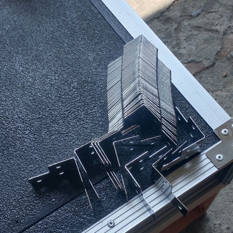 Siku Pojok Hardcase Besar, Siku Hardcase Besar