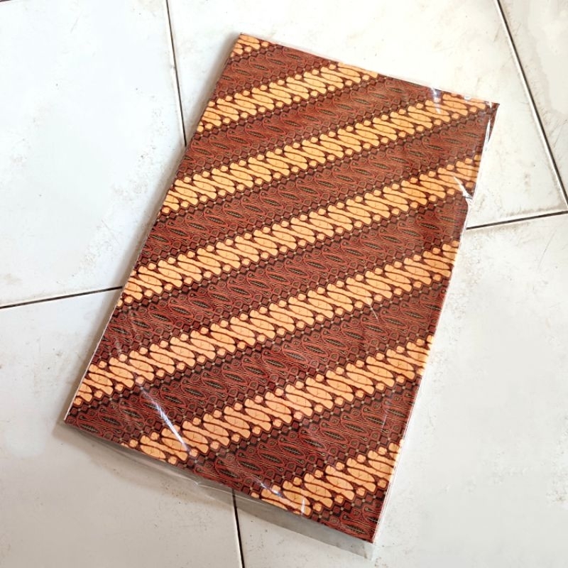 

1 Pak Kertas Kado Batik KIKY Isi 50 Lembar GLOSSY ATAU MENGKILAP