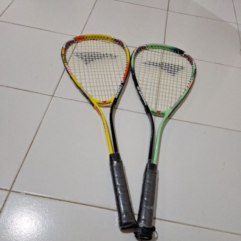 raket tennis lapangan