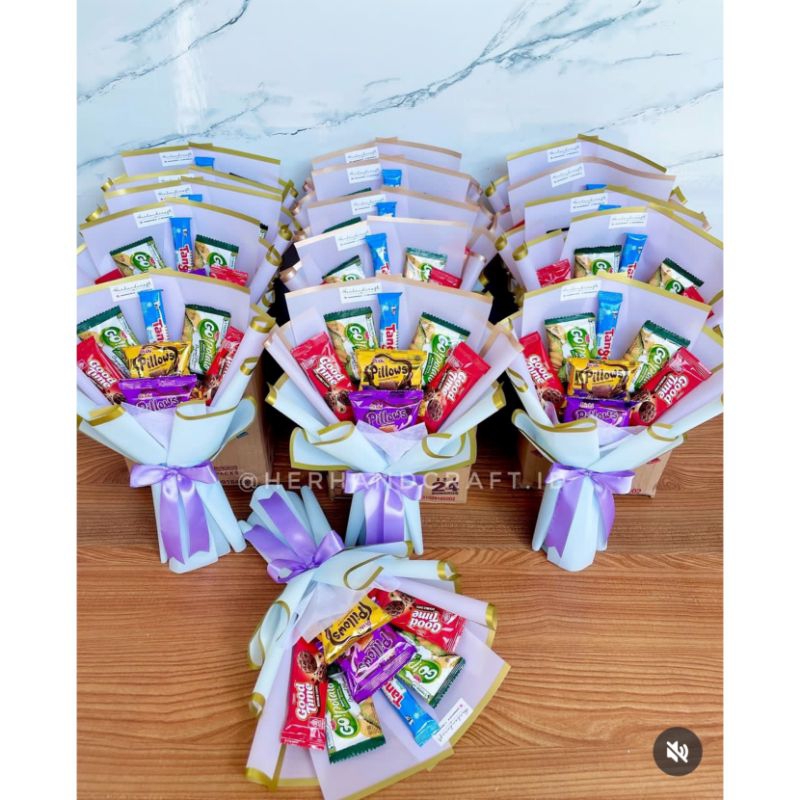 

buket snack mini / buket Snack ulang tahun/ buket snack wisuda/ buket ulang tahun/ buket sempro