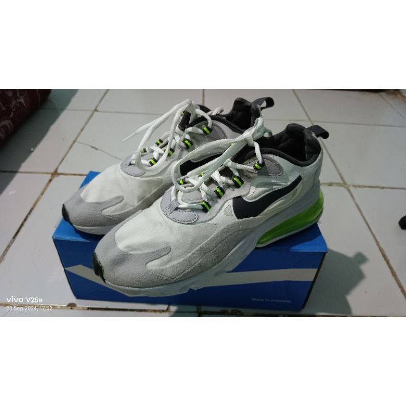 sepatu react 270