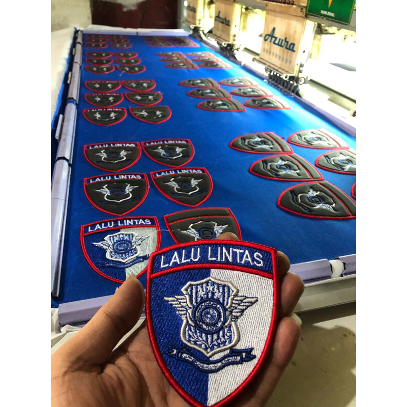 atribut polisi lalu lintas