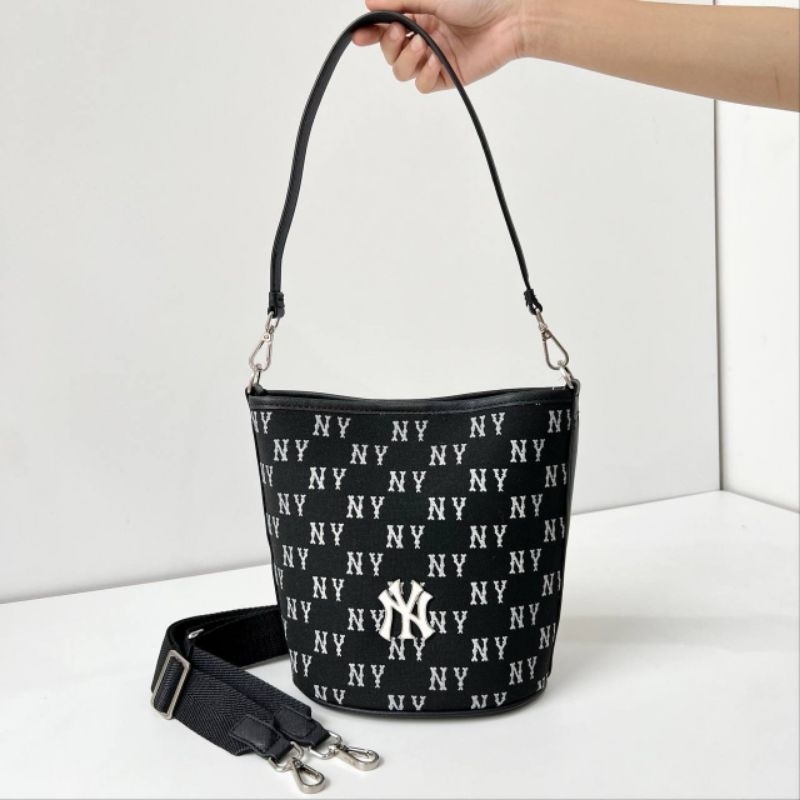 Tas ny selempang hobo bag hitam putih mlb