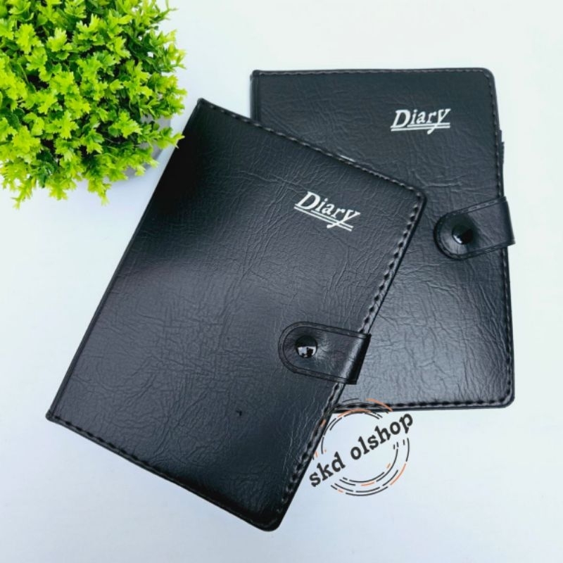 

Buku Agenda Kulit kancing 25K 8825 Notebook ukuran A5 + pena