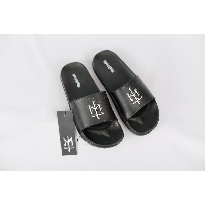 MATERNAL DISASTER SANDAL SLIDE SANDAL SLOP PRIA DAN WANITA TERBARU