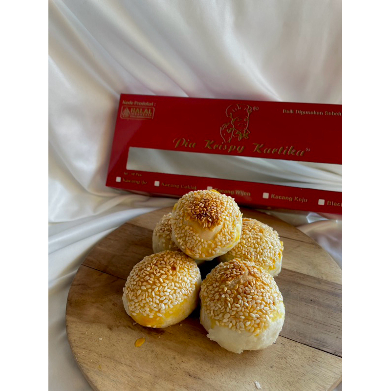 

Pia Krispy kartika isi 10 / isian kc.wijen (kc.hijau kupas+wijen)