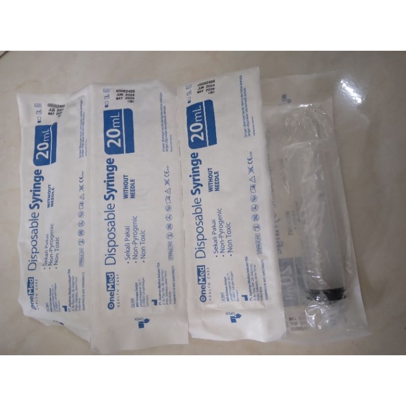 spuit 20 cc lubang tengah onemed