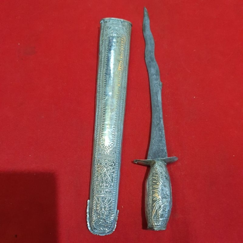 Cundrik Sepuh Kuno Rangka Full Perak