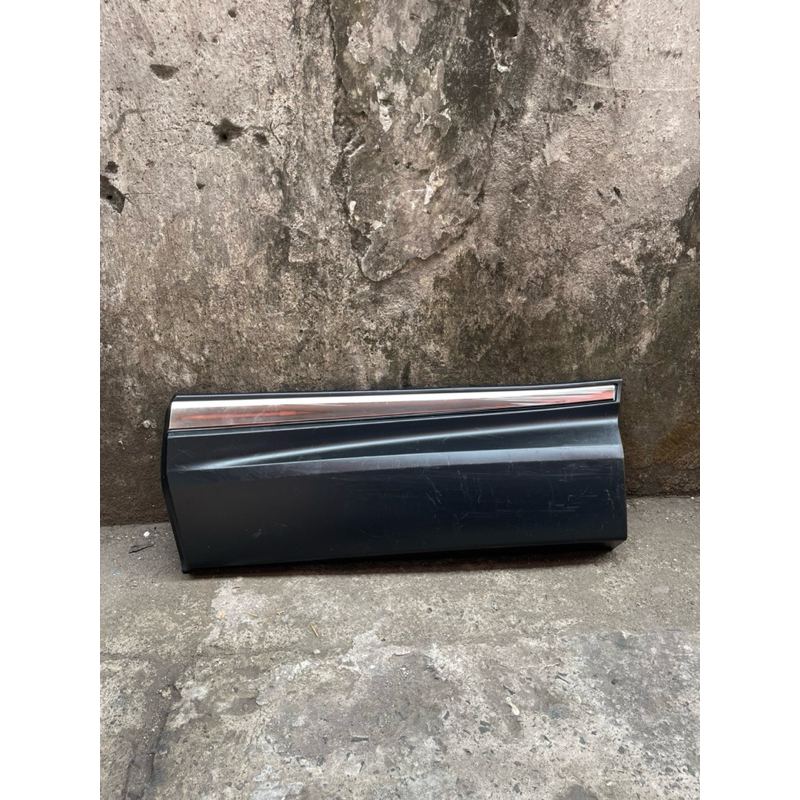 Moulding garnish pintu belakang crv turbo kiri 2017-2023 original