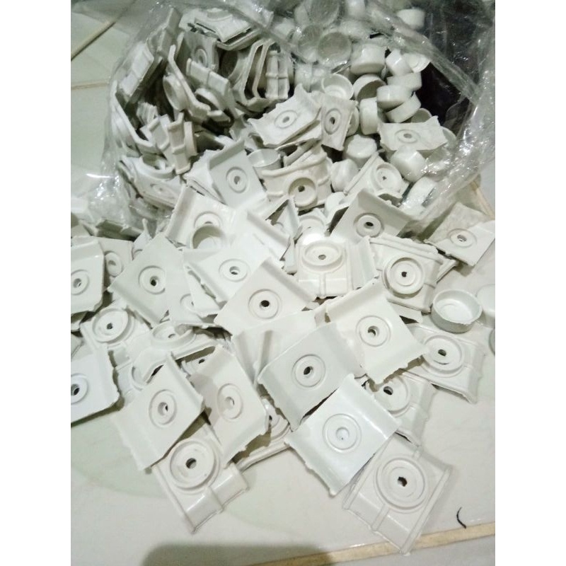 Isi 2pcs Roof Seal Atap UPVC Weather seal Square Putih