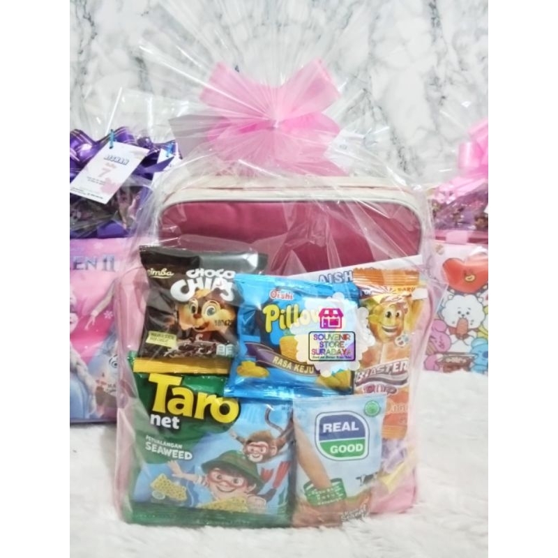 

Souvenir Snack ultah tas + tepak pensil + snack || Paket ultah anak || Hamper birthday|| Snack souvenir ultah murah || Bingkisan ulang tahun surabaya