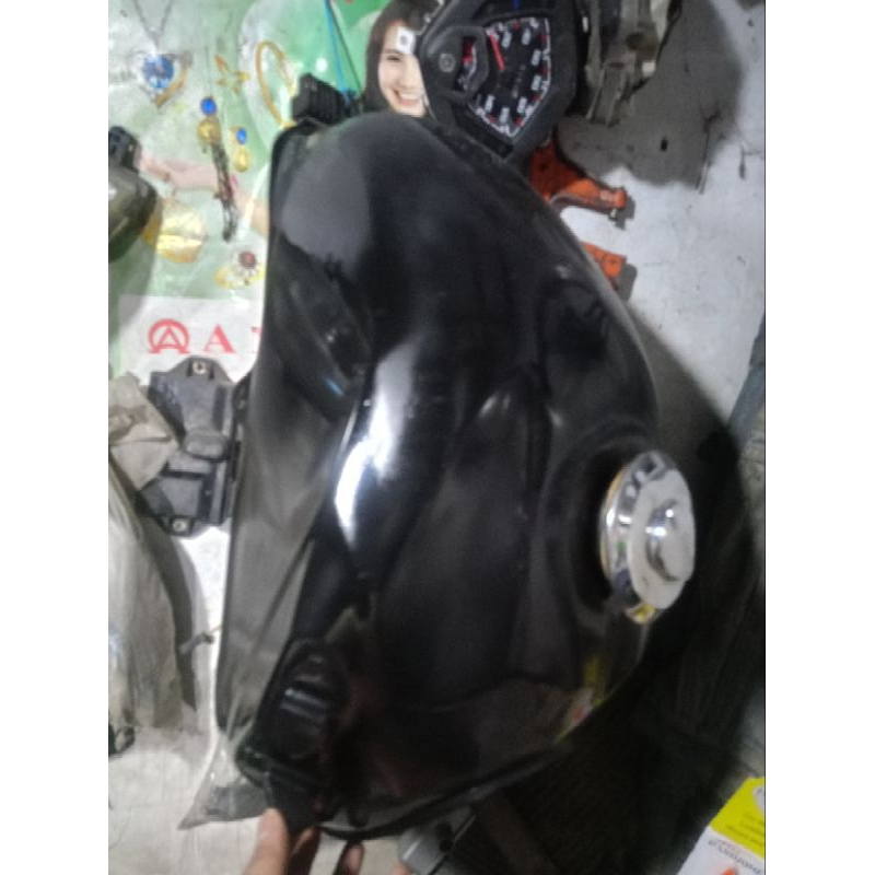 Tangki bensin Megapro monoshock new 2010/2012 { original berkualitas }