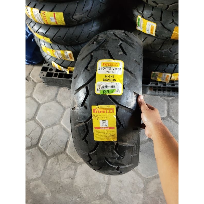 BAN MOGE 240/ 40 RING 18 PIRELLI NIGHT DRAGON 79V BAN LUAR TUBELESS MOGE 240/40 VR 18 PIRELLI NIGHT 