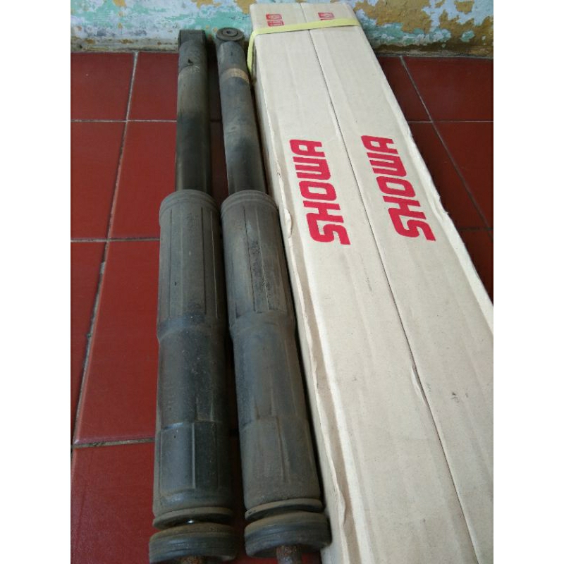 Shock belakang copotan bekas HONDA JAZZ GE8 th 2010 original SHOWA