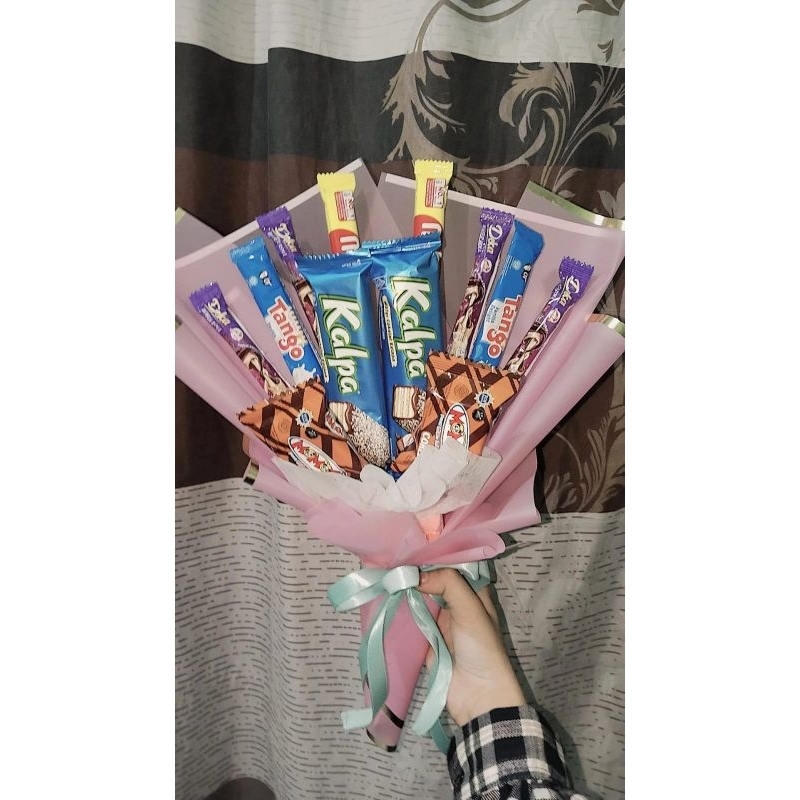 

BUQUETCANTIK ,MURAH, BAGUS UNTUK KADO HADIAH ULANG TAHUN, ANIVERSARY, WISUDA, GRADUATION, DLL