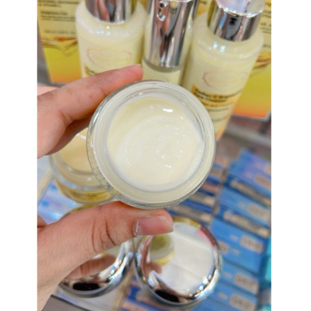 VANEELA BEAUTY_ Whitening Day Cream With UV Filter BPOM