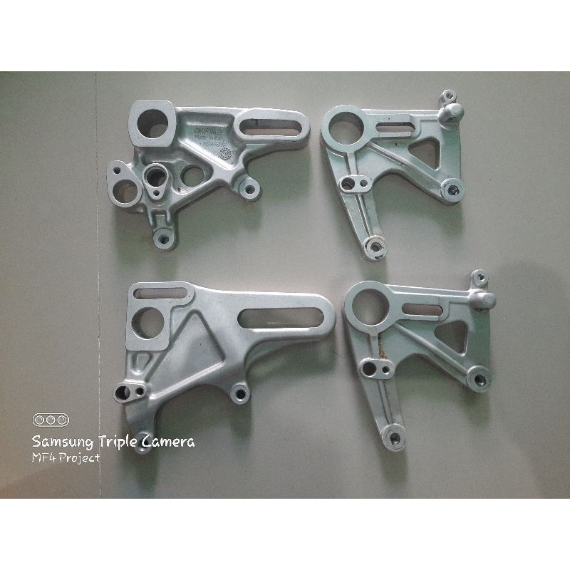 Breket kaliper brembo 2p ori copotan moge Ducati