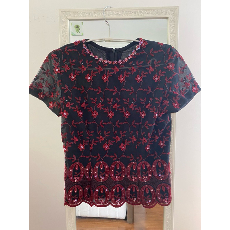 (preloved) Blouse brokat maroon/hitam lengan pendek
