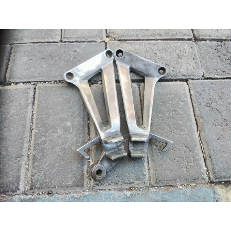 Foot Step Belakang Pijakan Dudukan Kaki Minerva Happy Model CBR 150 Old Alumunium