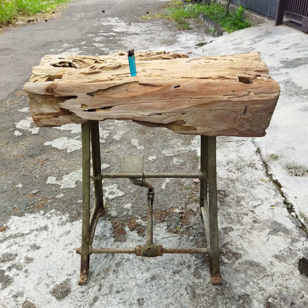Pajangan Vintage Meja Kayu Rustik Kaki Besi Tebal