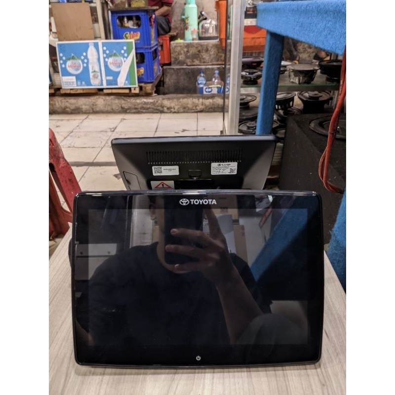 head rest monitor/tv clip on bawaan original Innova zenix