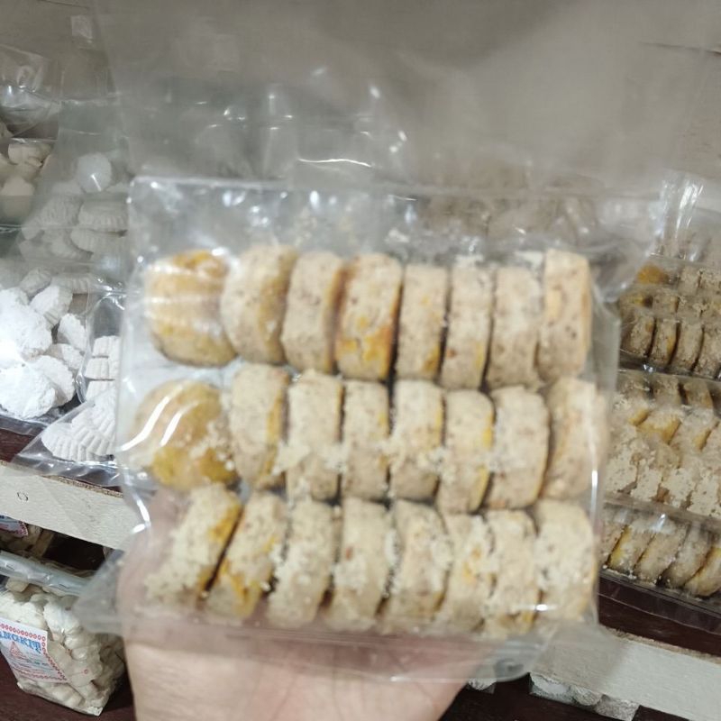 

kue kacang isi 21pcs